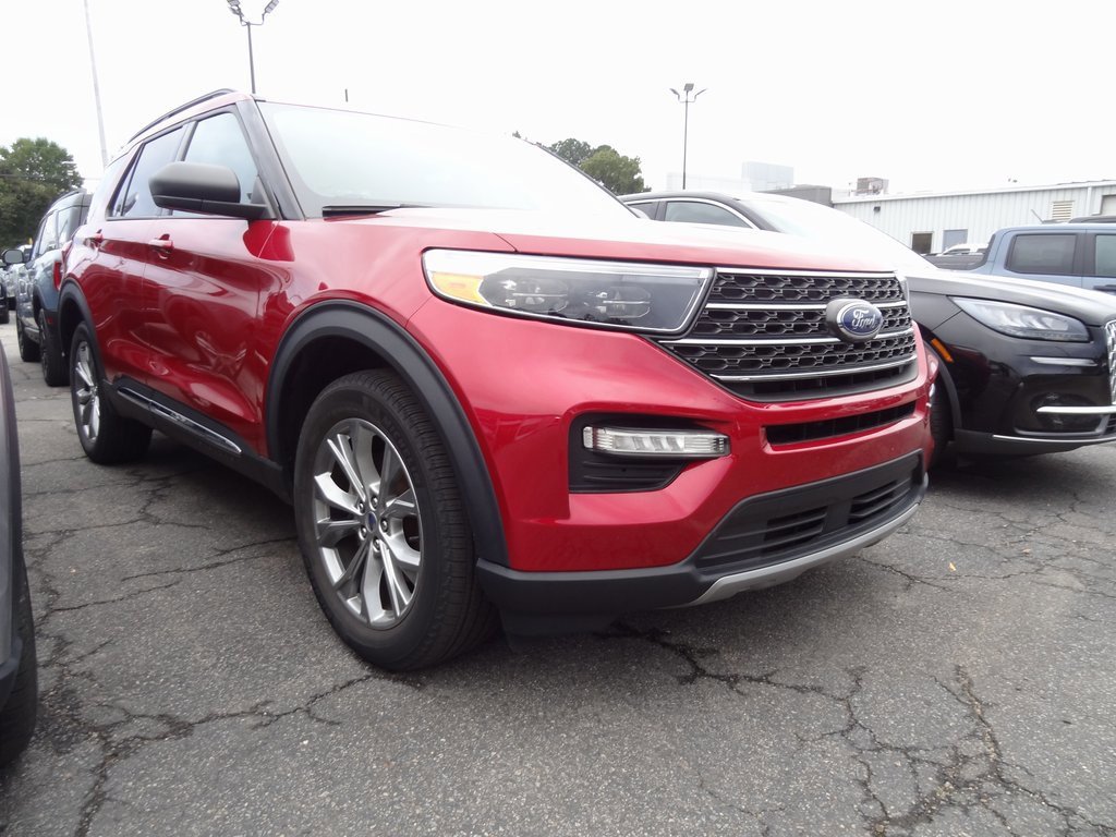 Certified 2022 Ford Explorer XLT w/ Equipment Group 202A image 4