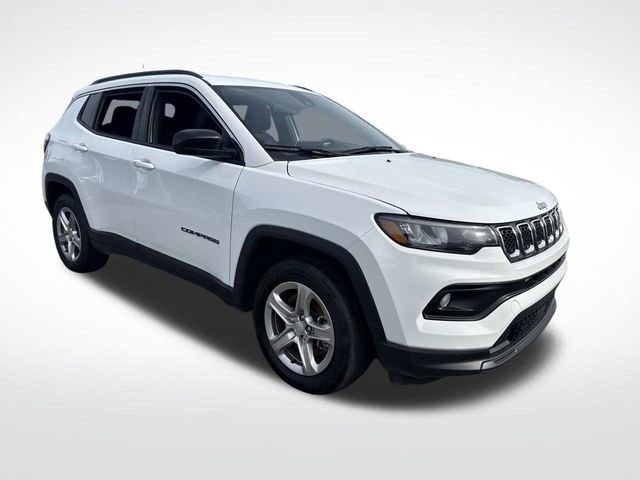 Used 2024 Jeep Compass Latitude image 10