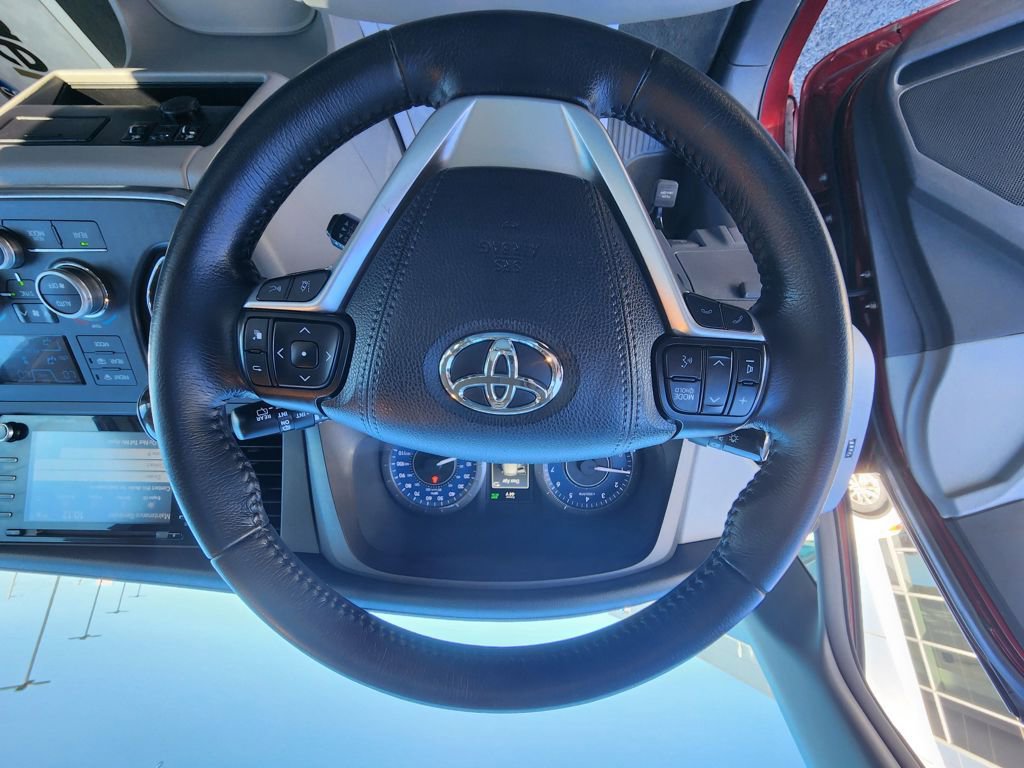 Used 2019 Toyota Sienna XLE image 17