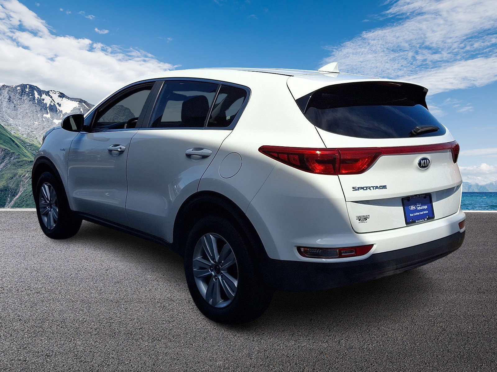 Used 2018 Kia Sportage LX image 2