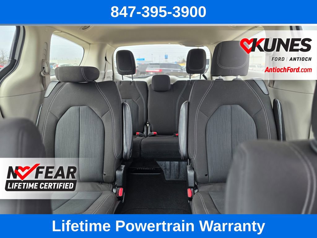 Used 2022 Chrysler Voyager LX FWD image 14