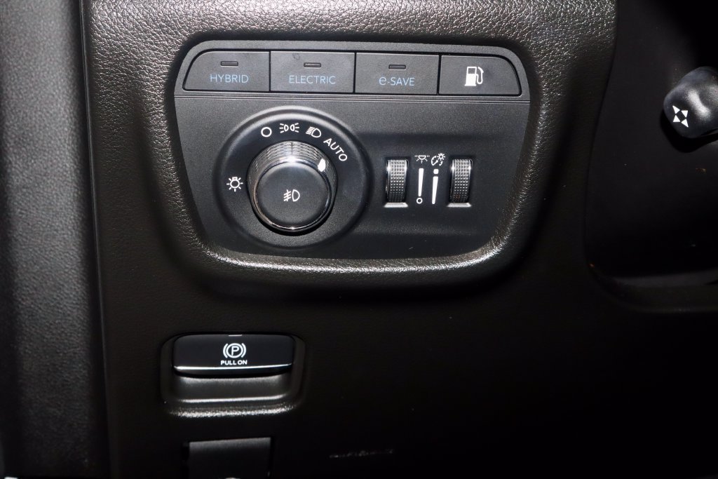 Used 2023 Jeep Grand Cherokee Summit w/ Luxury Tech Group V AWD/4WD image 29