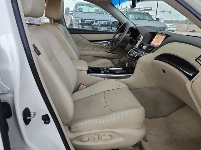 Used 2019 INFINITI Q70 Luxe AWD/4WD image 14