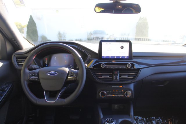 Certified 2025 Ford Escape ST-Line Select AWD/4WD image 30