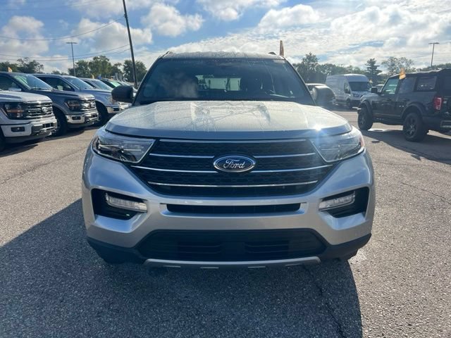 Certified 2023 Ford Explorer XLT w/ Equipment Group 202A AWD/4WD image 2