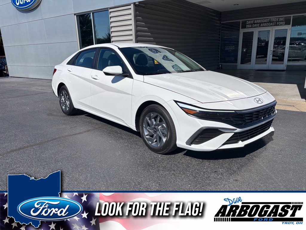 Used 2024 Hyundai Elantra SEL FWD image 1