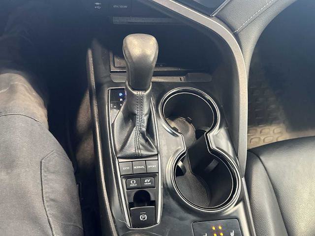 Used 2019 Toyota Camry SE w/ Sunroof Package image 14