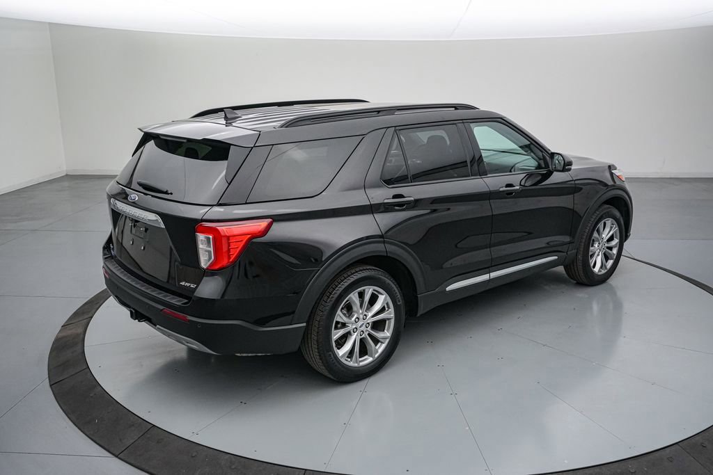 Certified 2024 Ford Explorer XLT w/ Equipment Group 202A AWD/4WD image 5