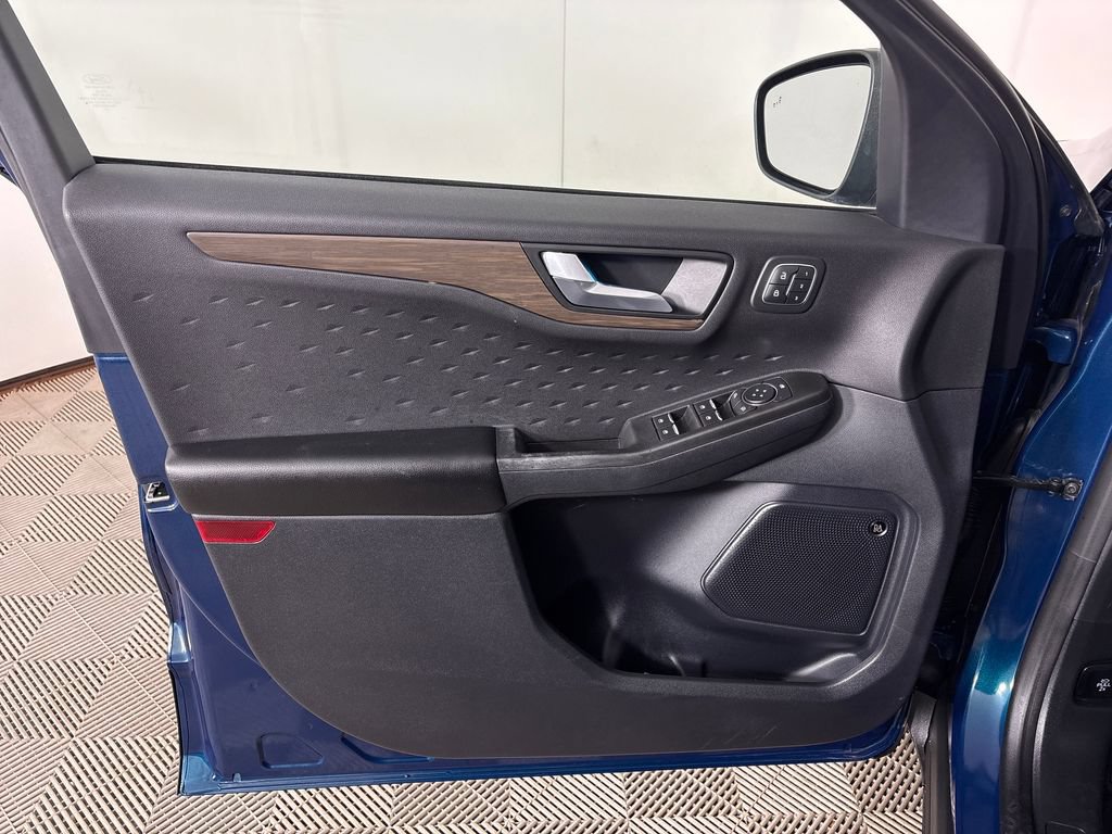 Certified 2020 Ford Escape Titanium w/ Titanium Premium Package 2.0 AWD/4WD image 12