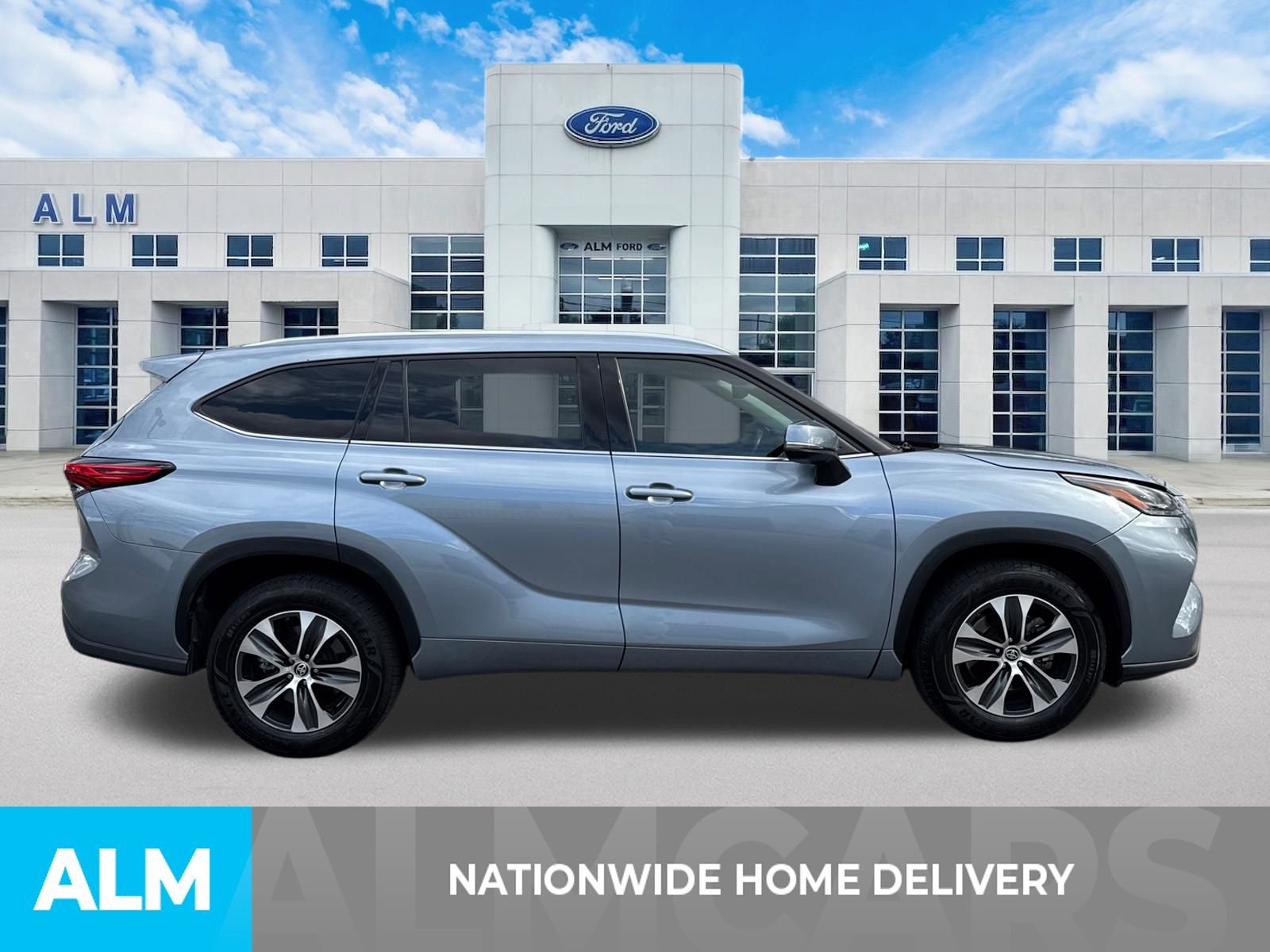 Used 2021 Toyota Highlander XLE image 4