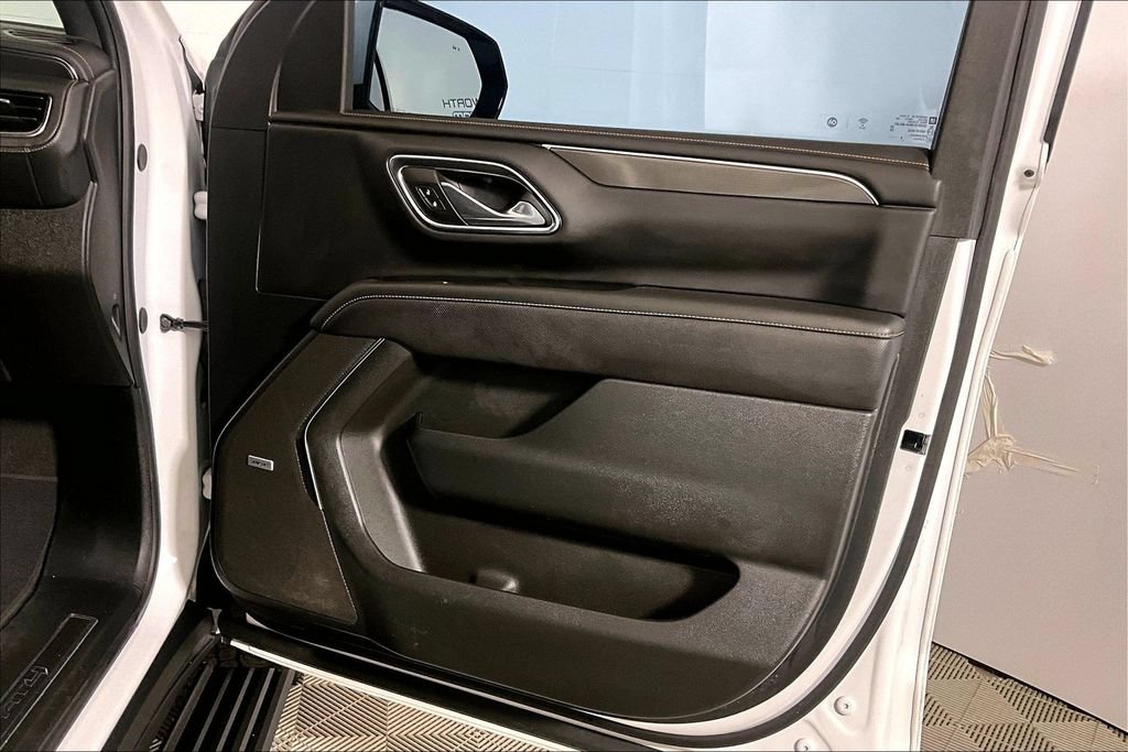 Used 2024 GMC Yukon XL AT4 w/ Technology Package AWD/4WD image 19