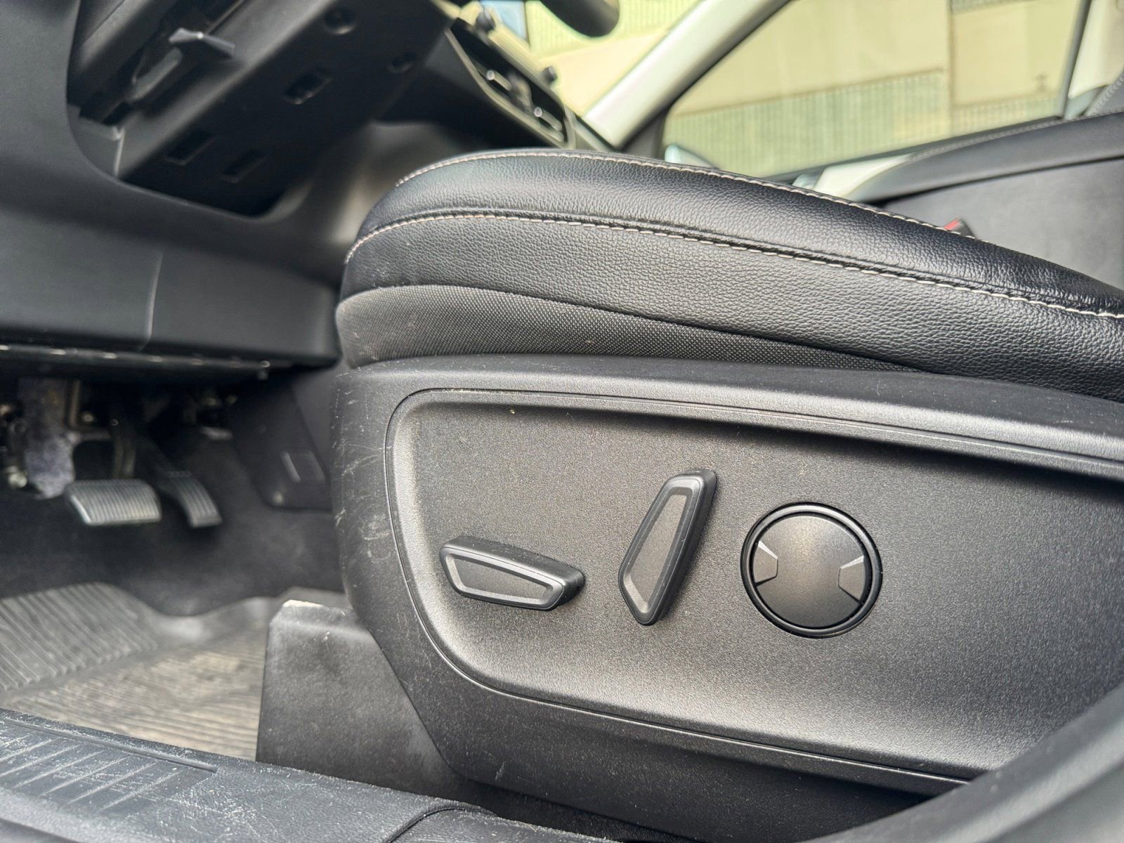 Certified 2022 Ford Escape SEL image 18