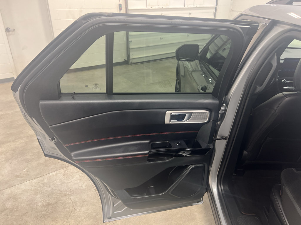 Certified 2024 Ford Explorer ST-Line w/ Class IV Trailer Tow Package AWD/4WD image 17