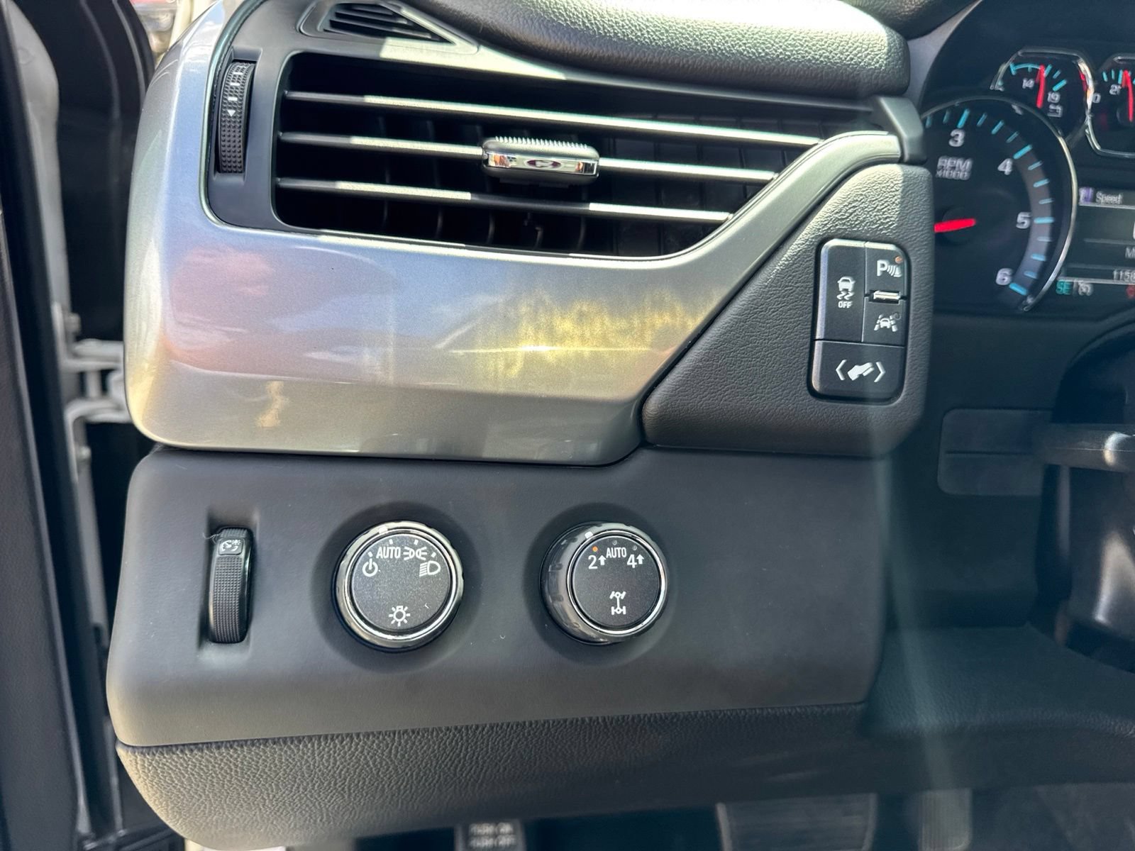 Used 2019 Chevrolet Tahoe LT AWD/4WD image 25