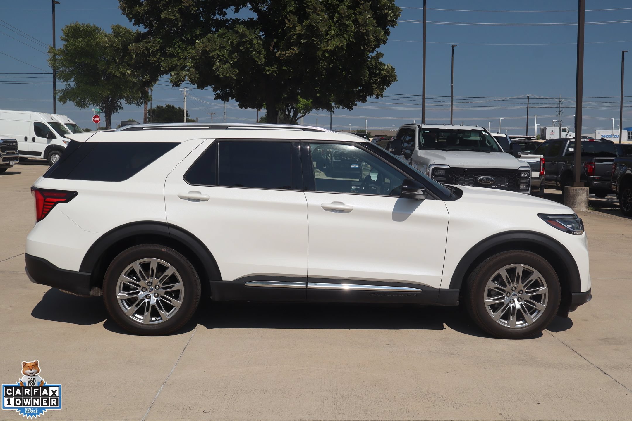 Certified 2025 Ford Explorer Platinum RWD image 2