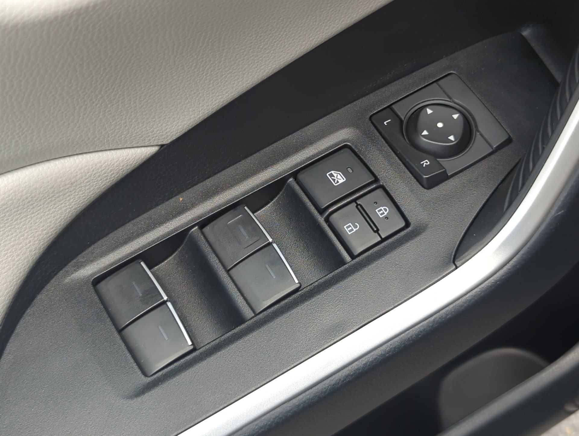 Used 2025 Toyota RAV4 XLE w/ Convenience Package image 54