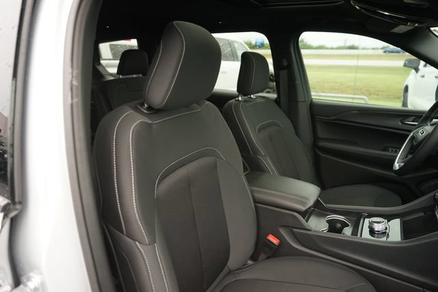 Used 2025 Jeep Grand Cherokee L Laredo w/ Luxury Tech Group I AWD/4WD image 22