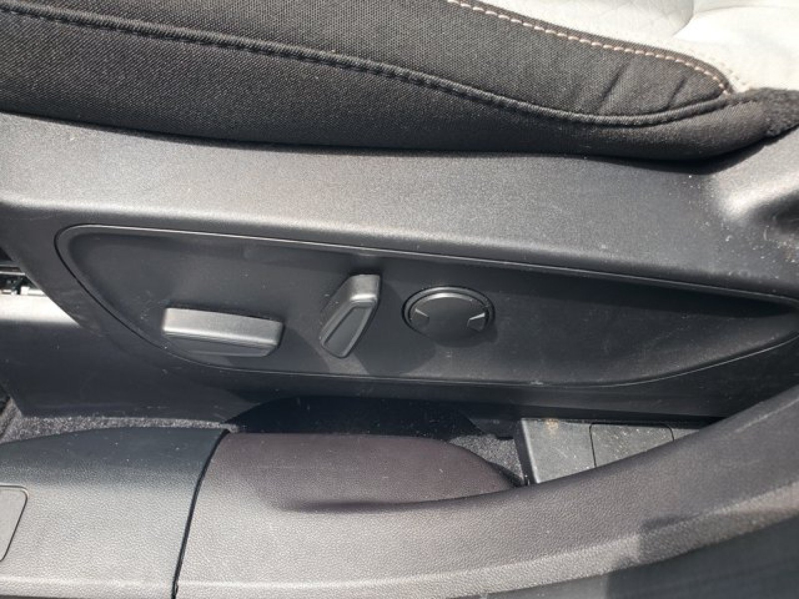 Certified 2023 Ford Escape Active FWD image 12