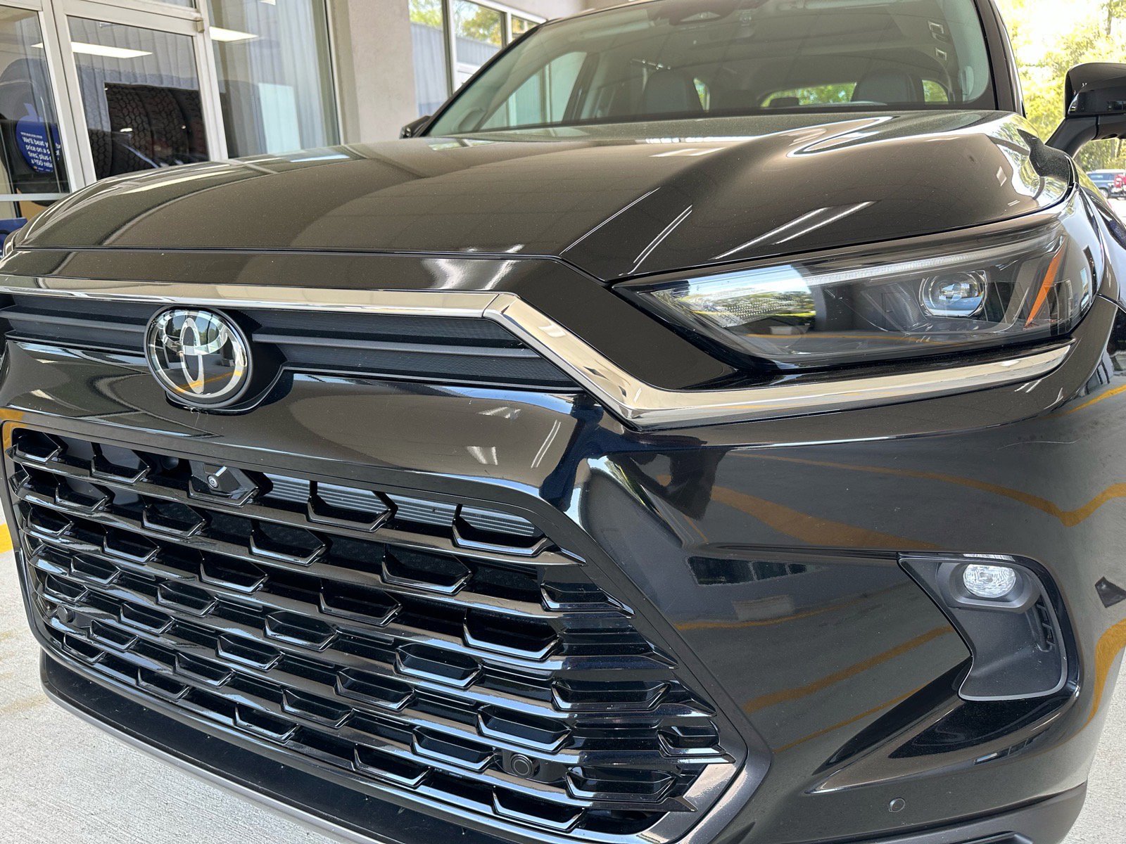 Used 2024 Toyota Grand Highlander Limited image 8