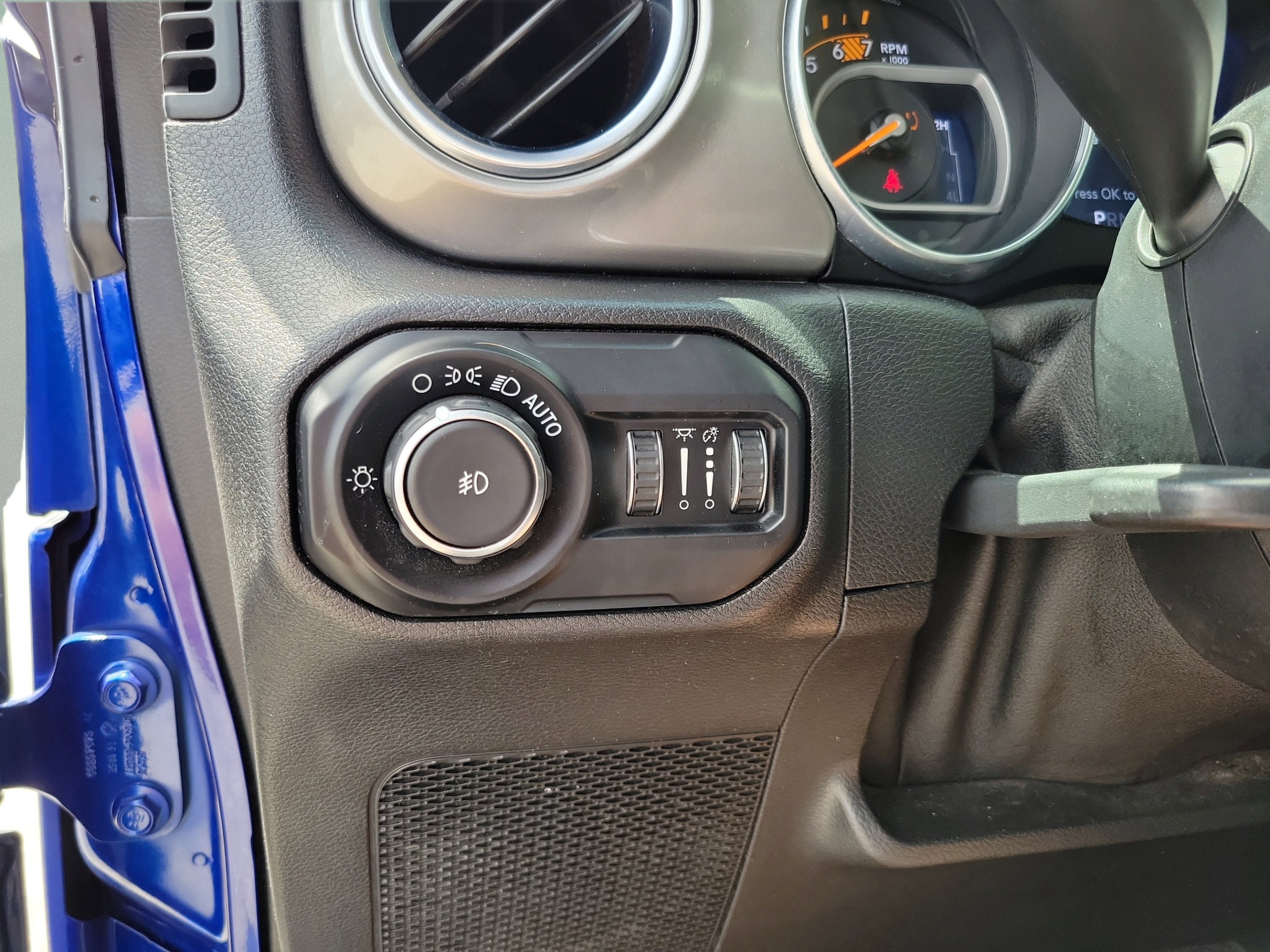 Used 2020 Jeep Wrangler Unlimited Sahara w/ Uconnect 4C Nav & Sound Group AWD/4WD image 21