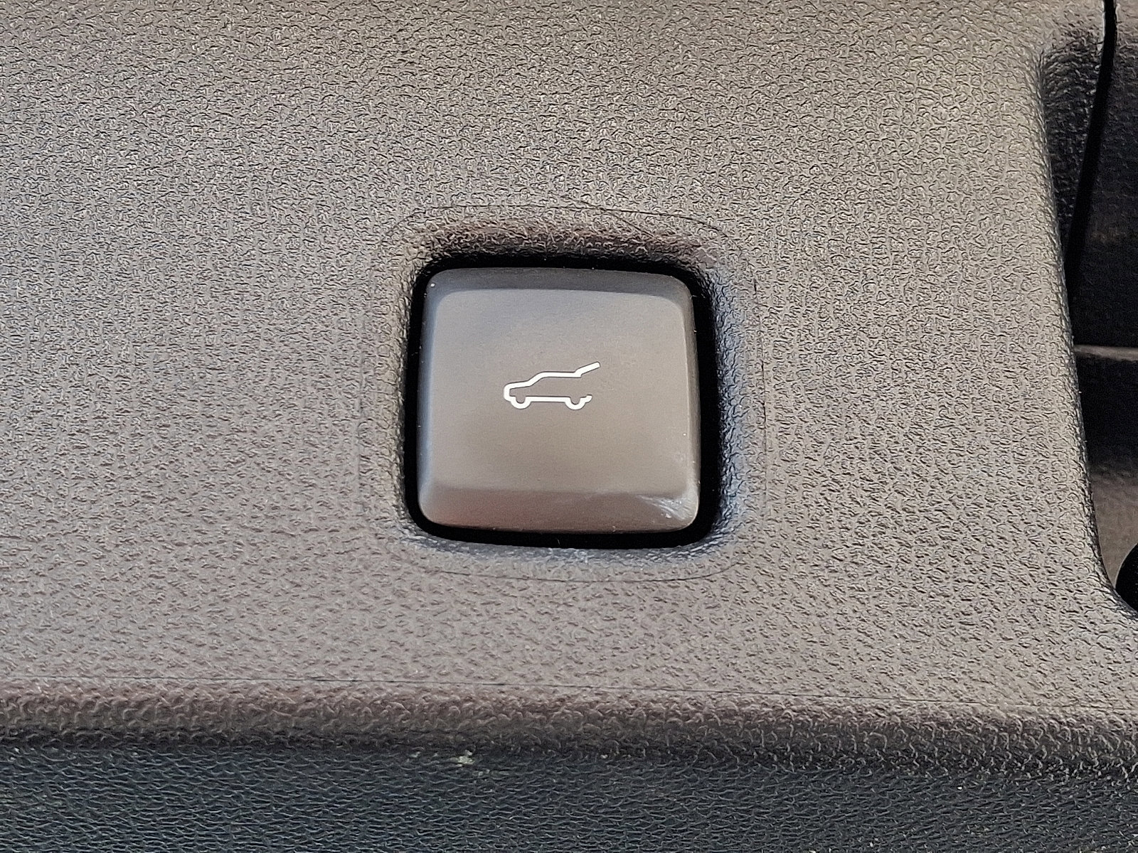 Certified 2022 Ford Escape SE w/ SE Sport Appearance Package image 28