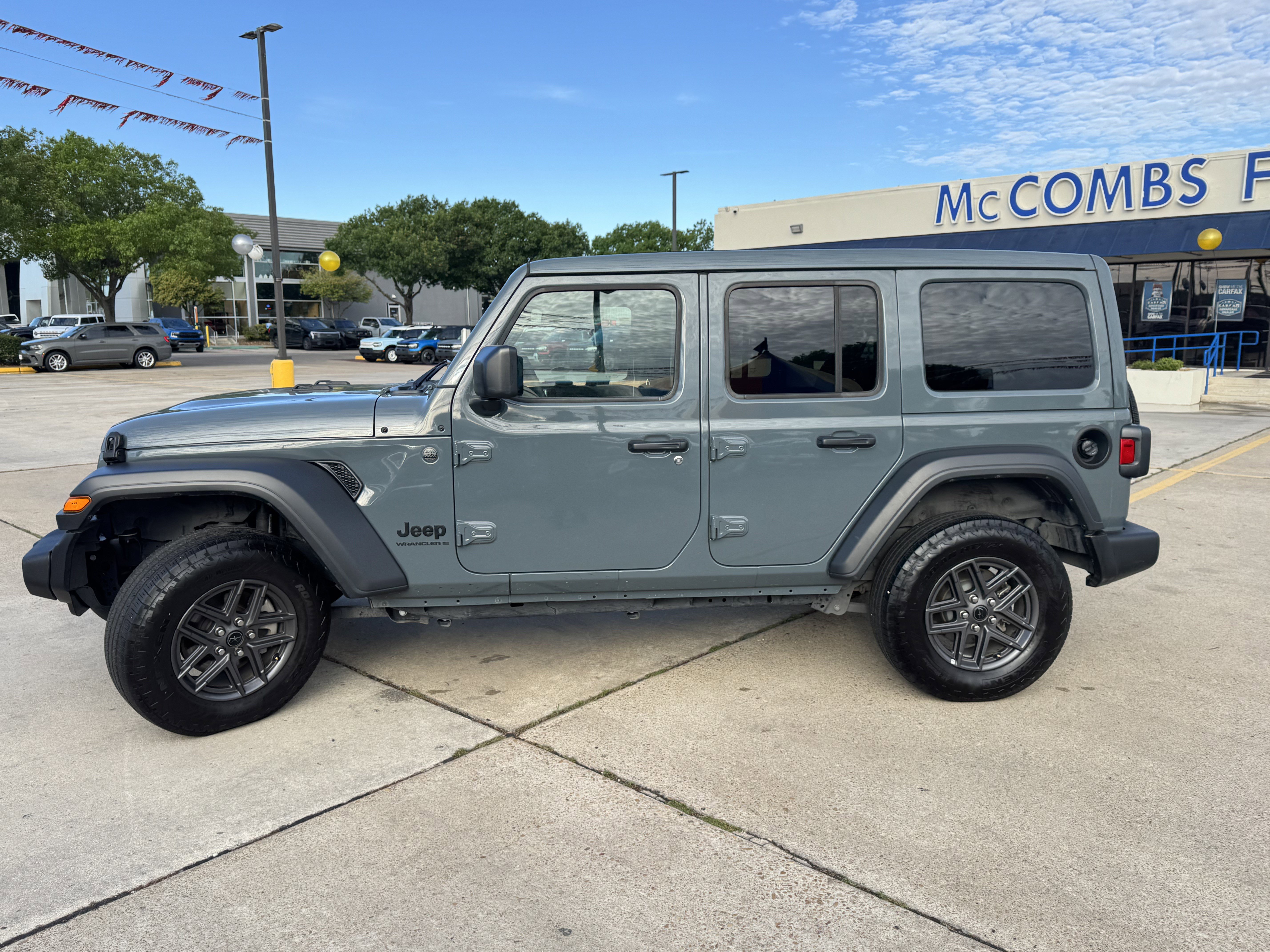 Used 2025 Jeep Wrangler Sport S image 11