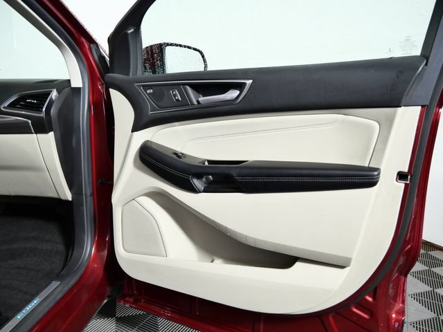 Certified 2019 Ford Edge Titanium FWD image 9