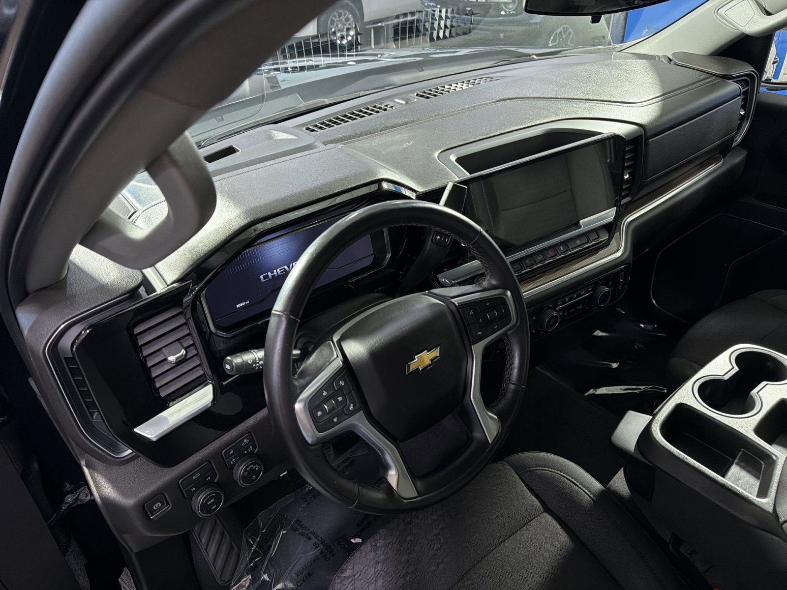 Used 2022 Chevrolet Silverado 1500 LT w/ Safety Package AWD/4WD image 18