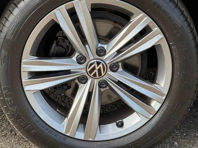 Used 2024 Volkswagen Jetta SE w/ Panoramic Sunroof Package FWD image 16