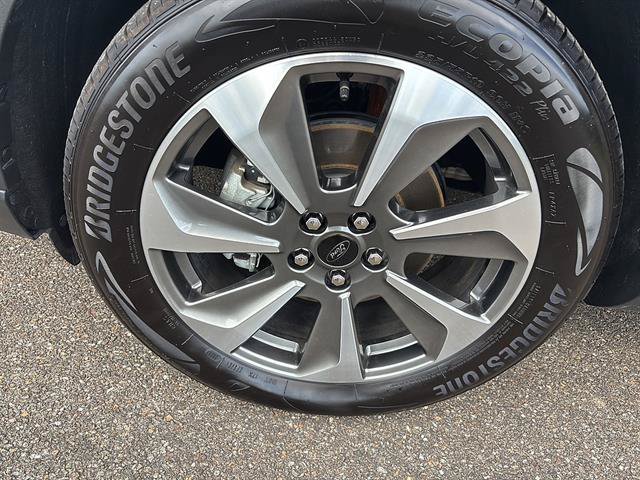Certified 2025 Ford Escape Platinum w/ Class II Trailer Tow Package AWD/4WD image 9
