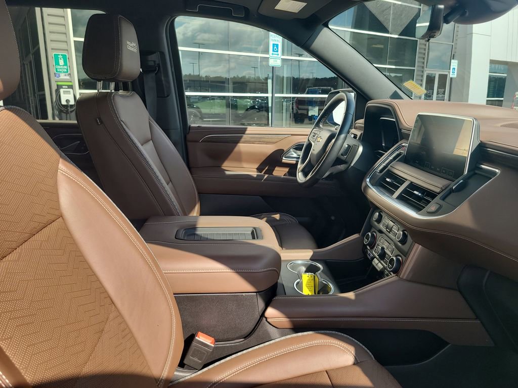 Used 2023 Chevrolet Suburban High Country image 30