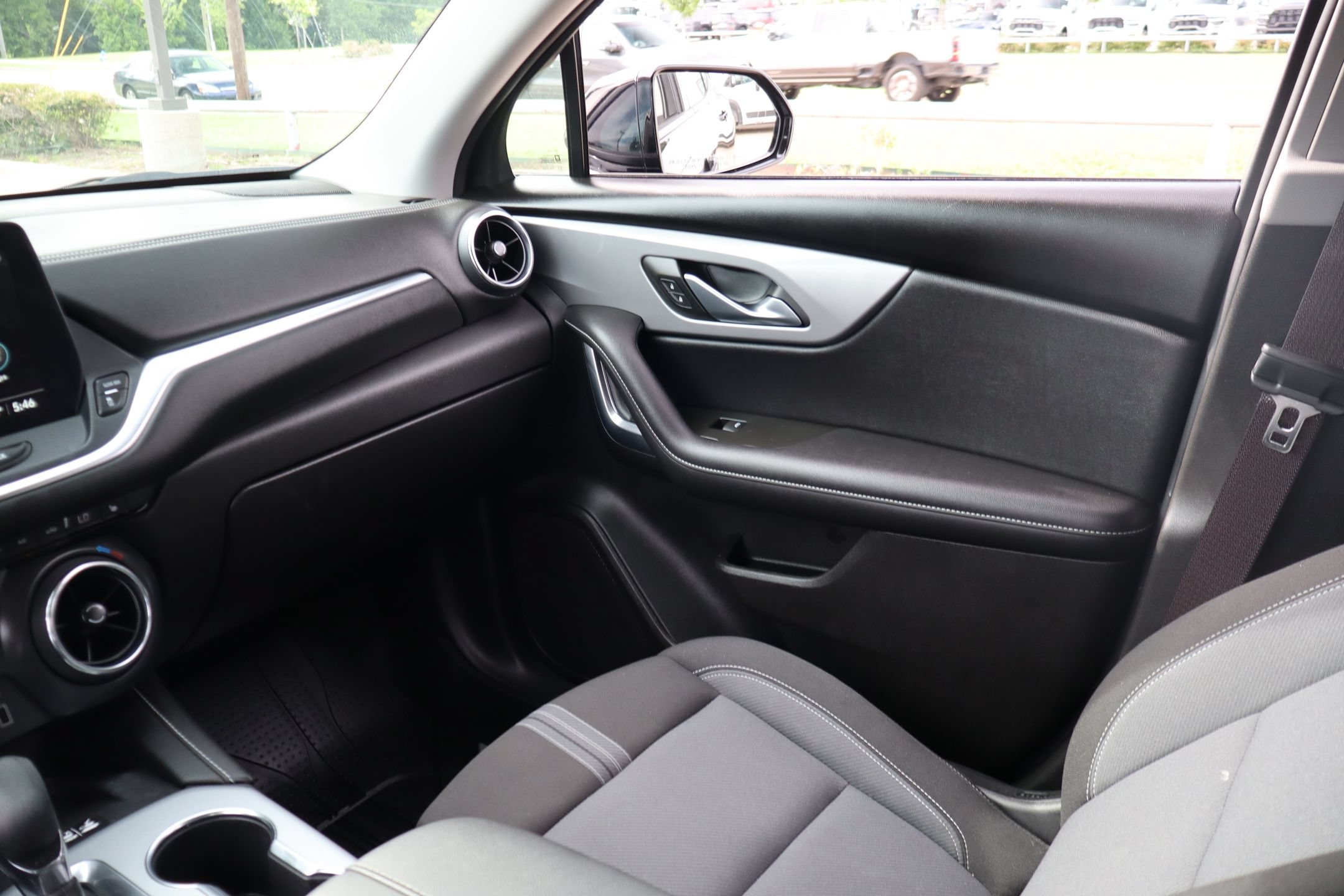 Used 2024 Chevrolet Blazer LT w/ Convenience Package FWD image 23