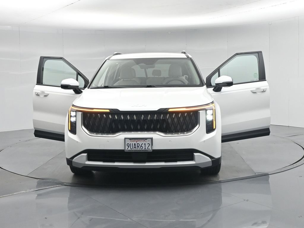 Used 2025 Kia Carnival EX image 36