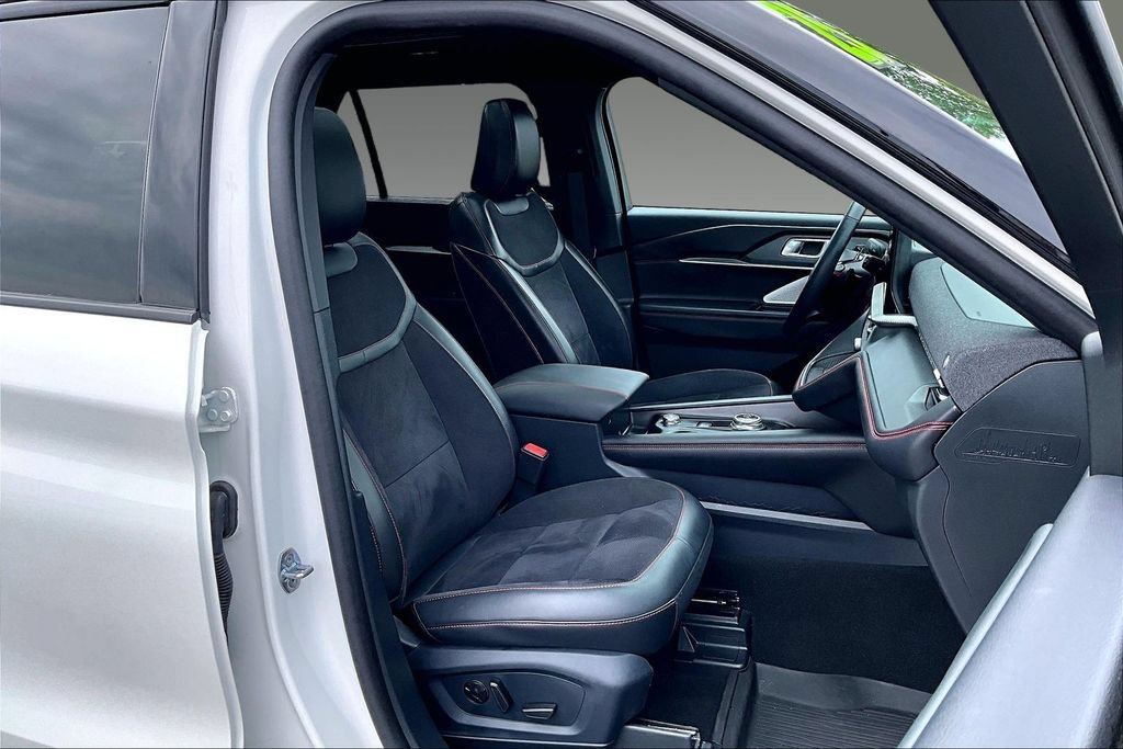 Certified 2025 Ford Explorer ST AWD/4WD image 4