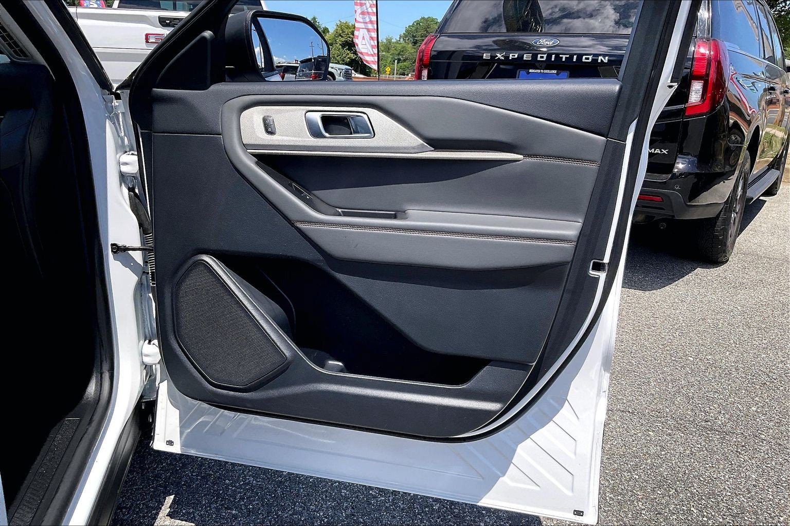 Certified 2025 Ford Explorer Active RWD image 22