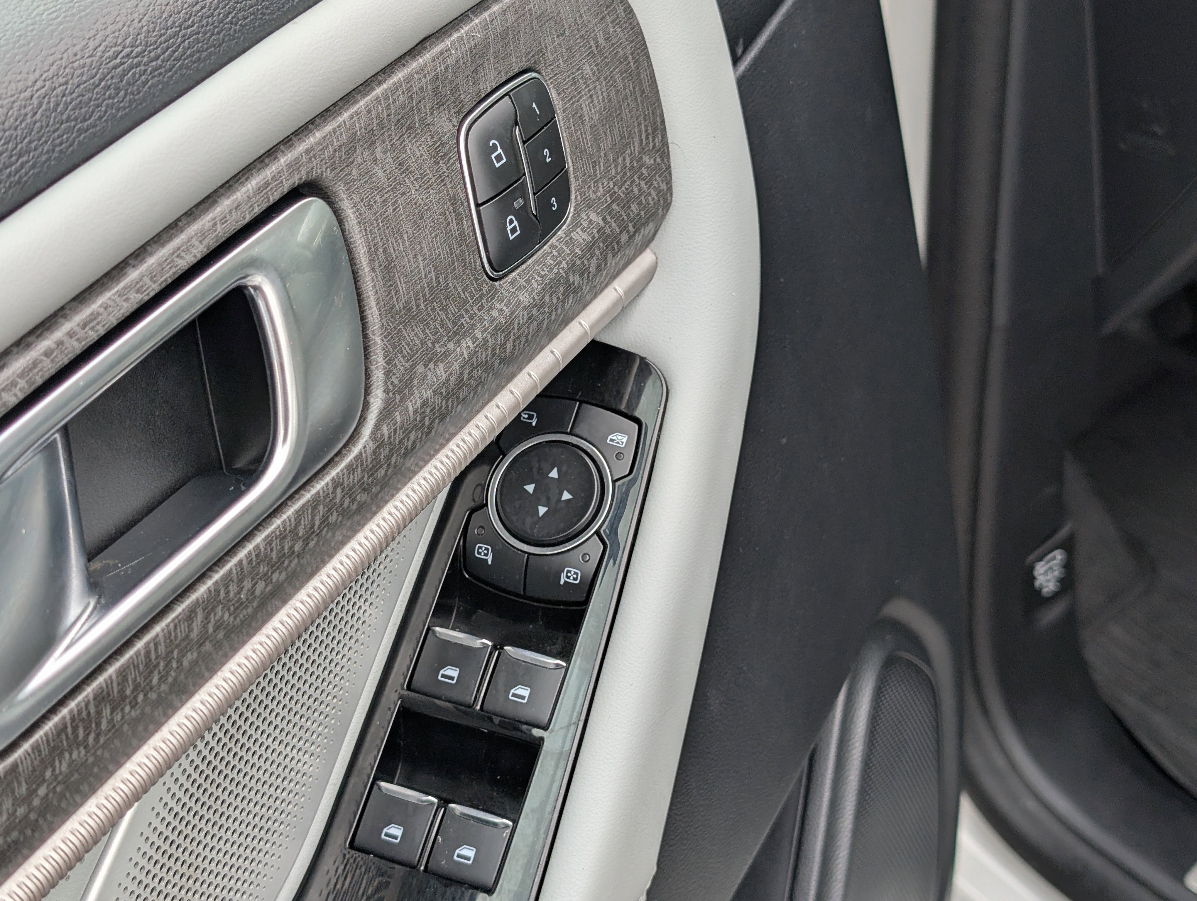 Certified 2025 Ford Explorer Platinum w/ Ultimate Package image 25