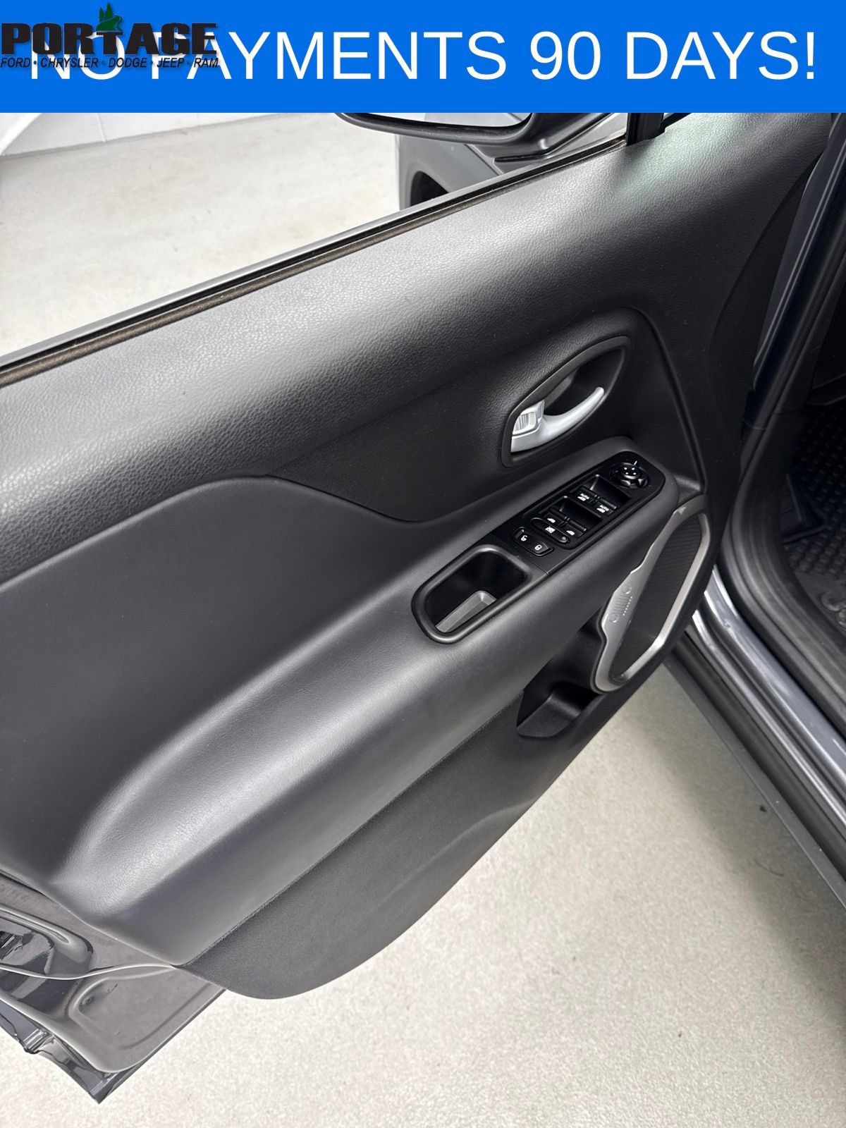 Used 2023 Jeep Renegade Latitude AWD/4WD image 13