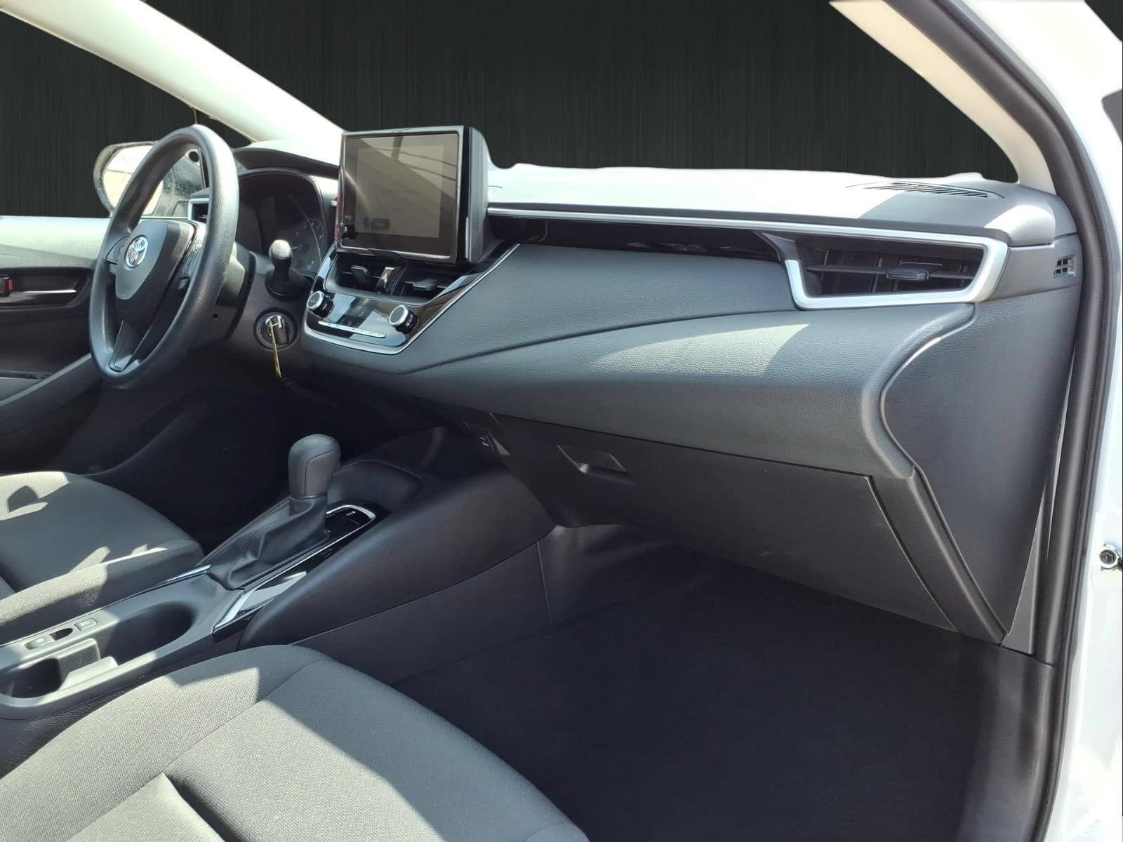 Used 2025 Toyota Corolla LE FWD image 14