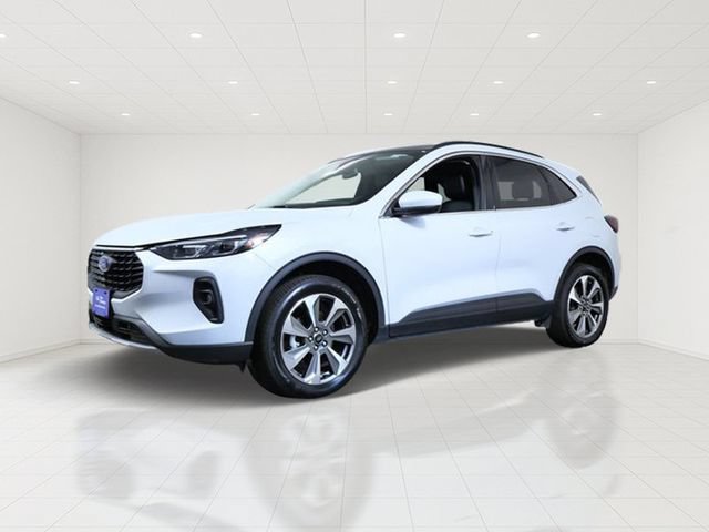 Certified 2025 Ford Escape Platinum AWD/4WD image 2