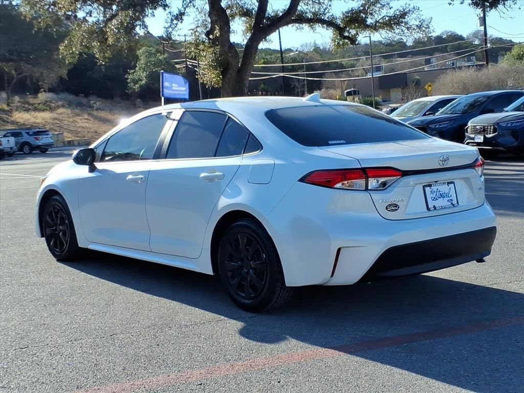 Used 2023 Toyota Corolla LE image 3