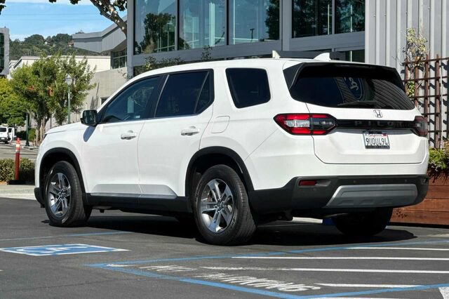 Used 2025 Honda Pilot EX-L image 6