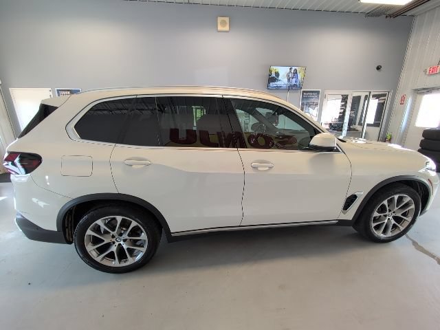Used 2024 BMW X5 xDrive40i w/ Premium Package AWD/4WD image 6