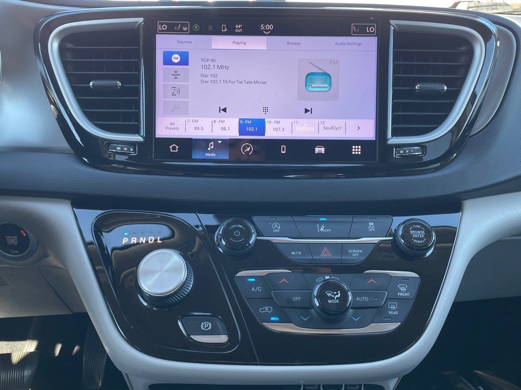 Used 2022 Chrysler Pacifica Touring-L image 22