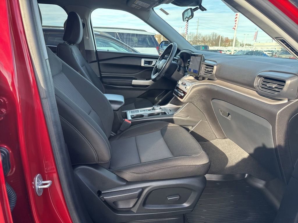 Certified 2022 Ford Explorer XLT image 45