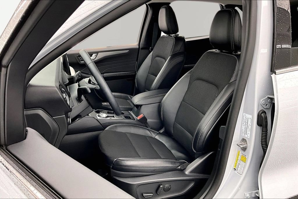 Certified 2025 Ford Escape SE FWD image 25