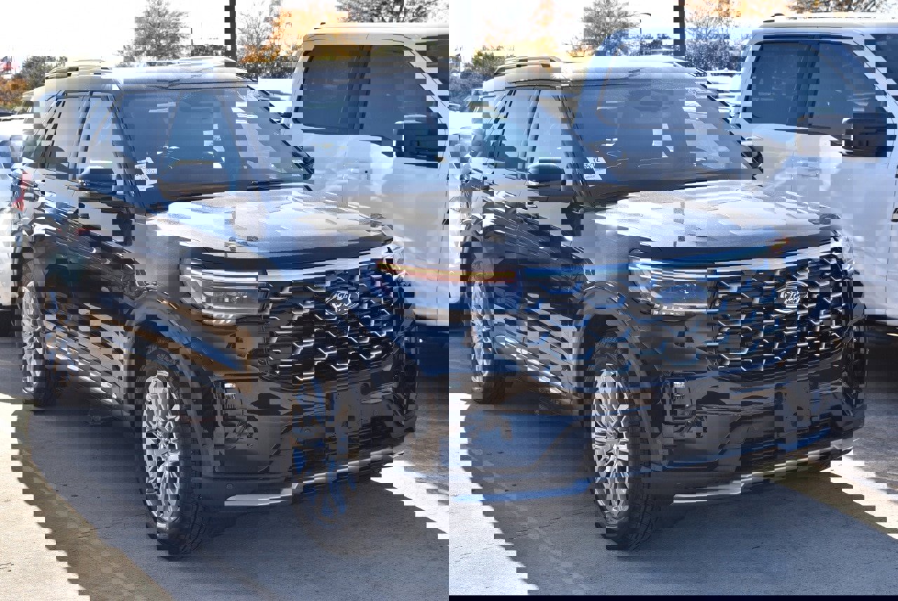 Certified 2025 Ford Explorer Platinum image 4