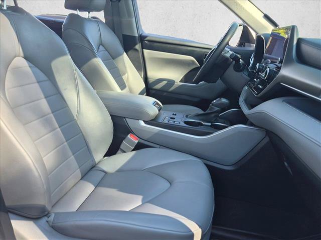 Used 2023 Toyota Highlander FWD image 20