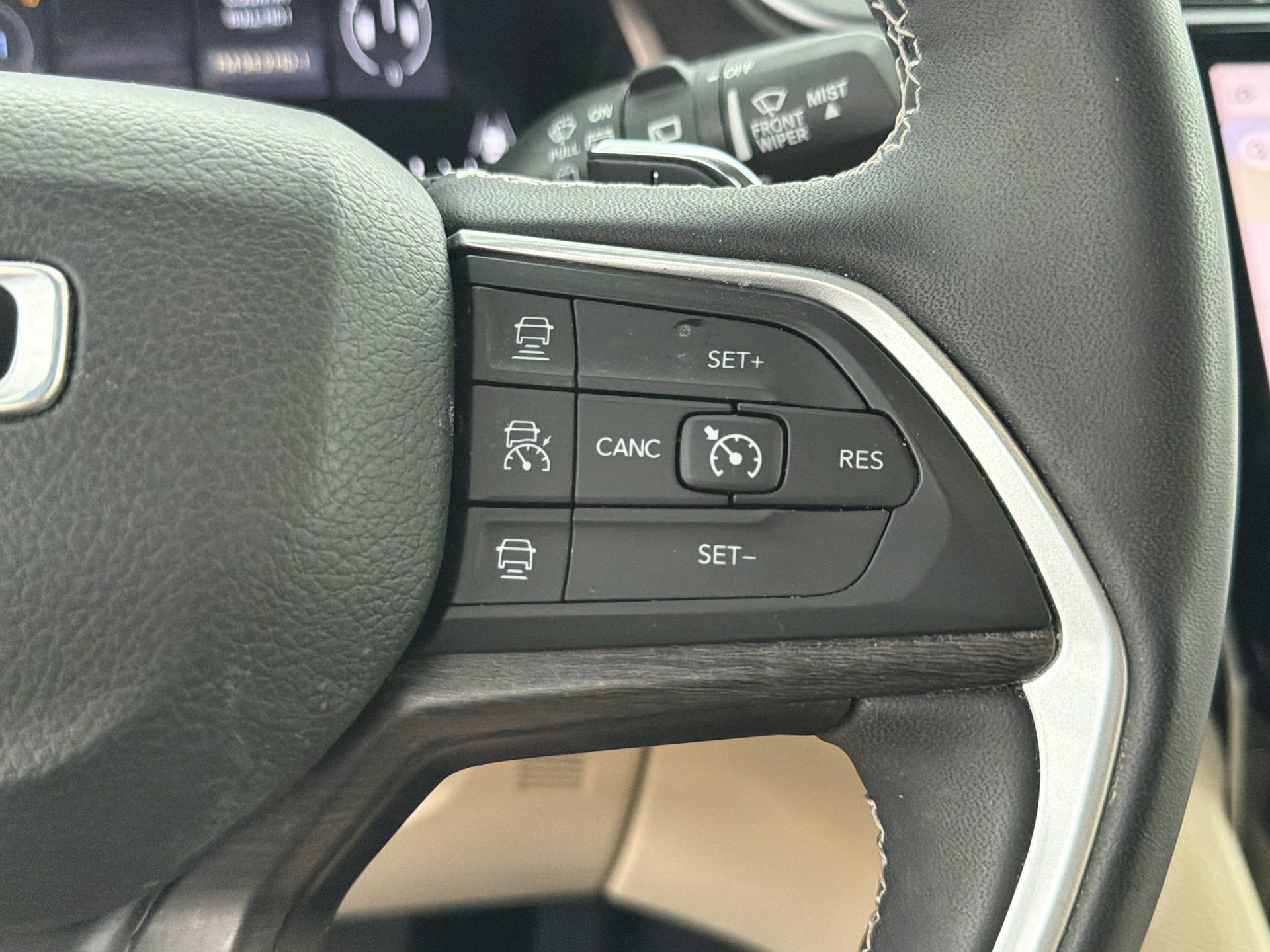 Used 2023 Jeep Grand Cherokee L Limited AWD/4WD image 14