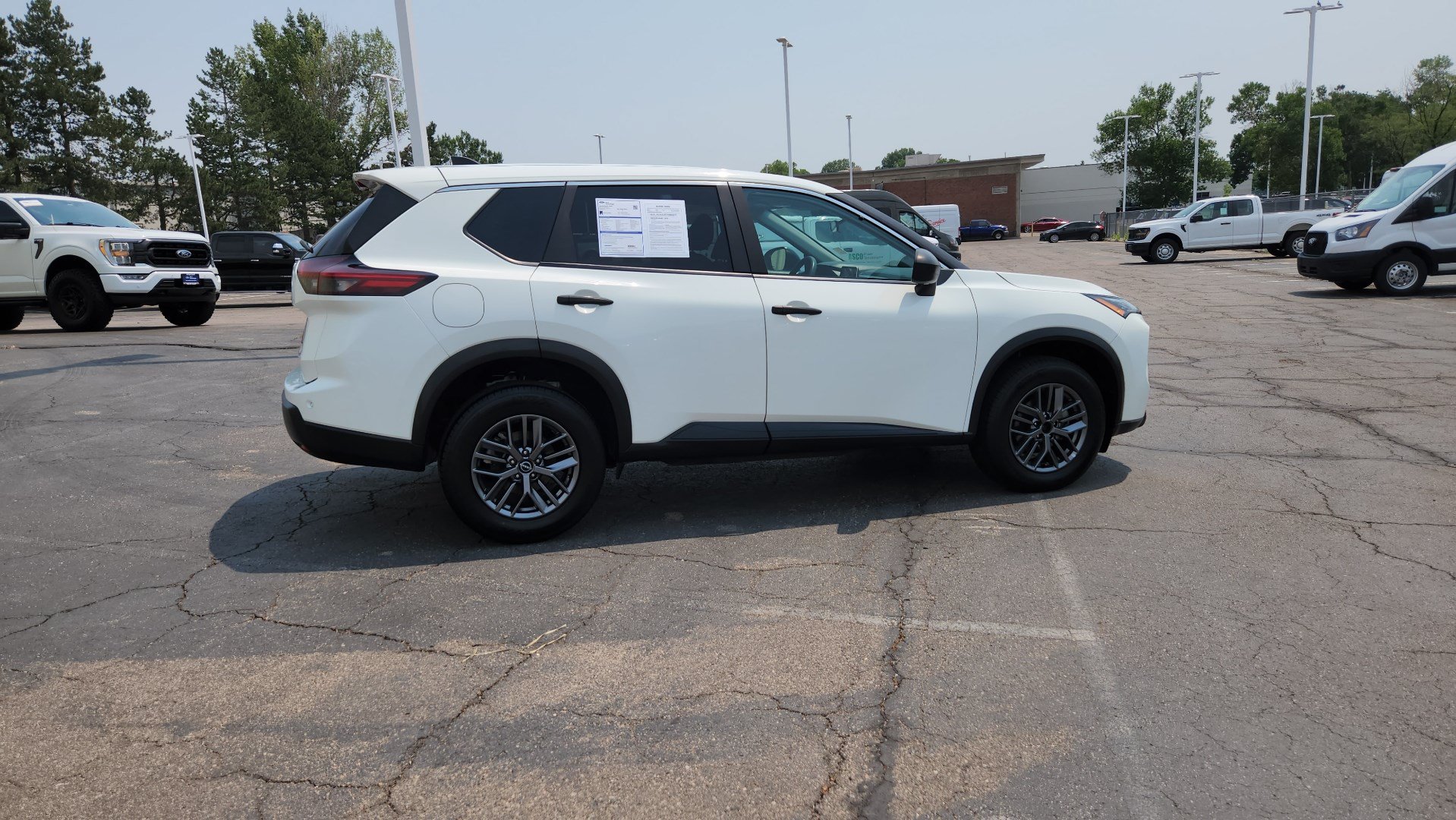 Used 2024 Nissan Rogue S AWD/4WD image 12