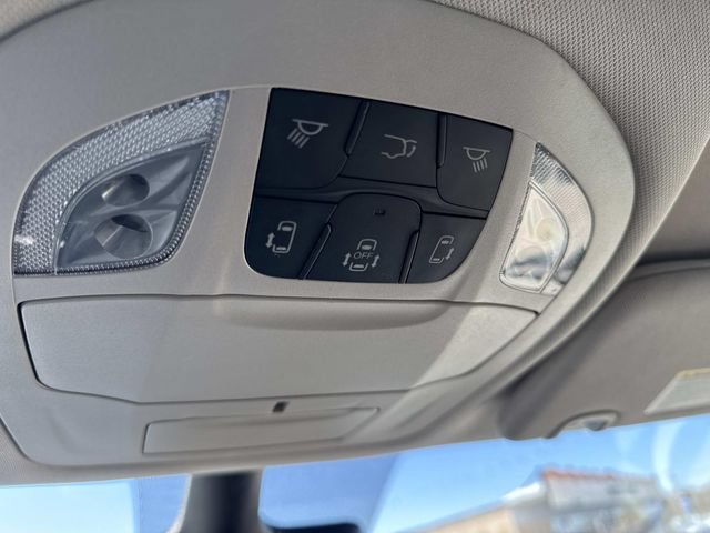 Used 2024 Chrysler Pacifica Touring-L FWD image 26